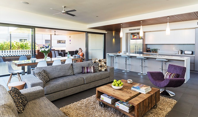 interior-design-beach-house-grey-couches-tiles