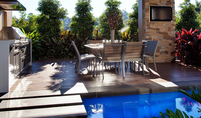 blue-poppy-photography-mattfd-outdoor-dining-area-pool