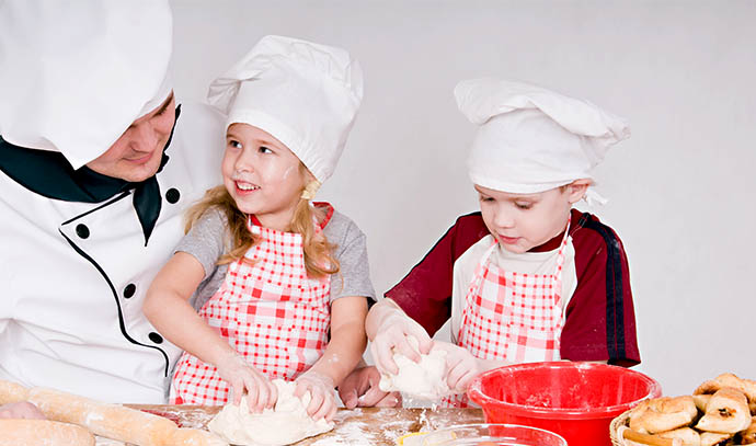 chef-teaches-children-knead-dough